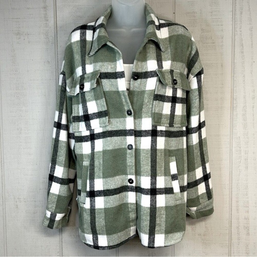Womens Flannel Shacket Size M Buttons Pockets Green Gray Plaid Outdoor Gorpcore